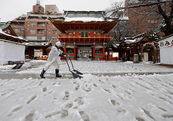Το Τόκιο επλήγη από σφοδρή χιονοθύελλα
